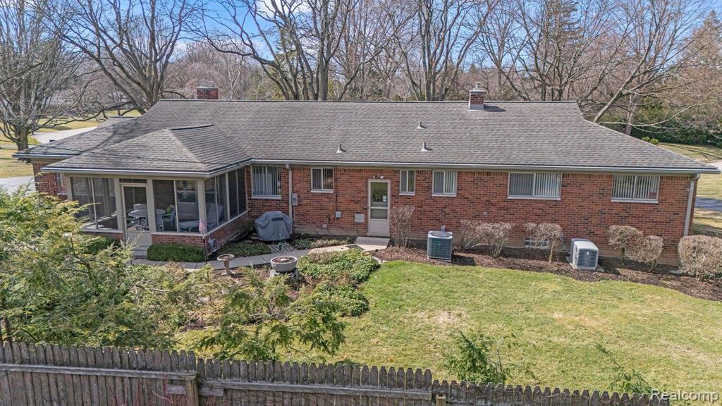5889 ORCHARD BEND Road, Bloomfield Hills, MI 48301 — Photo 10