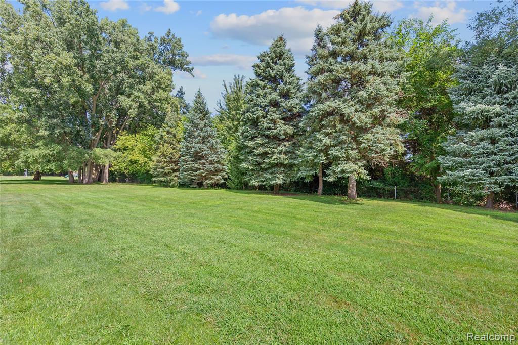 45858 KENSINGTON, Utica, MI 48317 — Photo 22