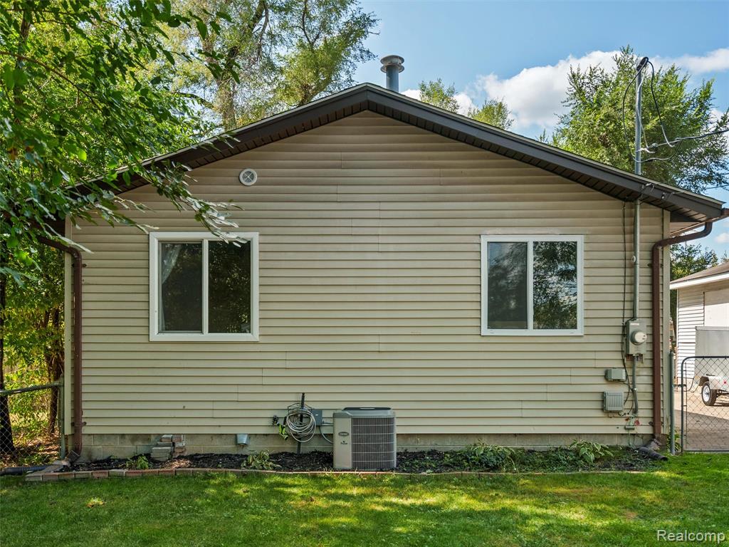 47080 Greenview Road, Shelby Twp, MI 48317 — Photo 25