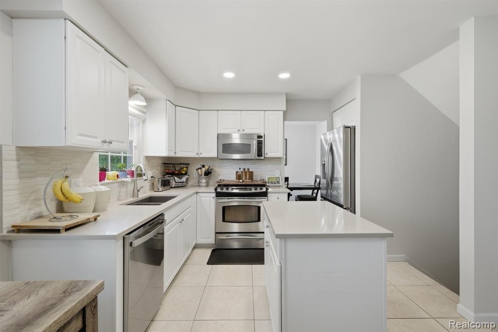 46604 Aarons Way, Canton, MI 48188 — Photo 12