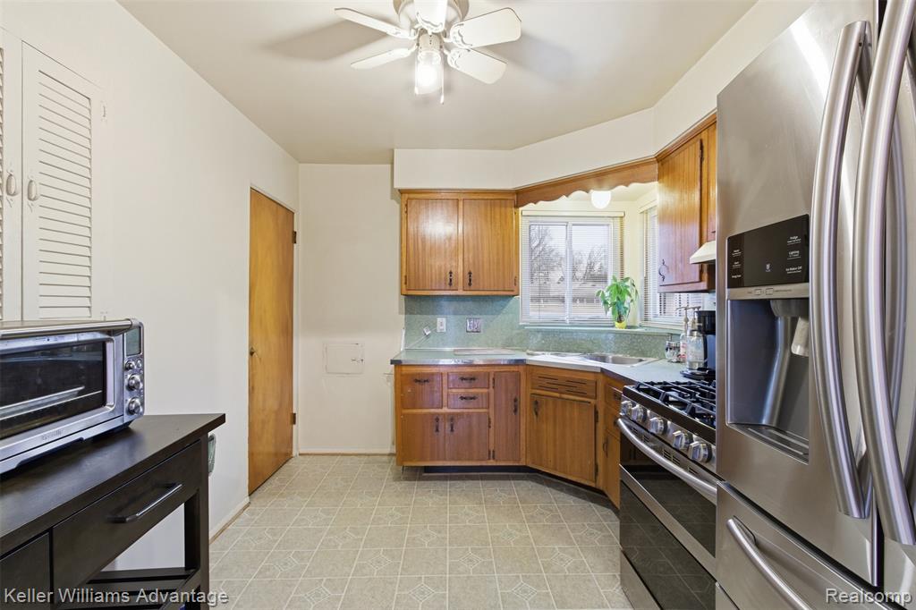 8841 Virgil, Redford, MI 48239 — Photo 9