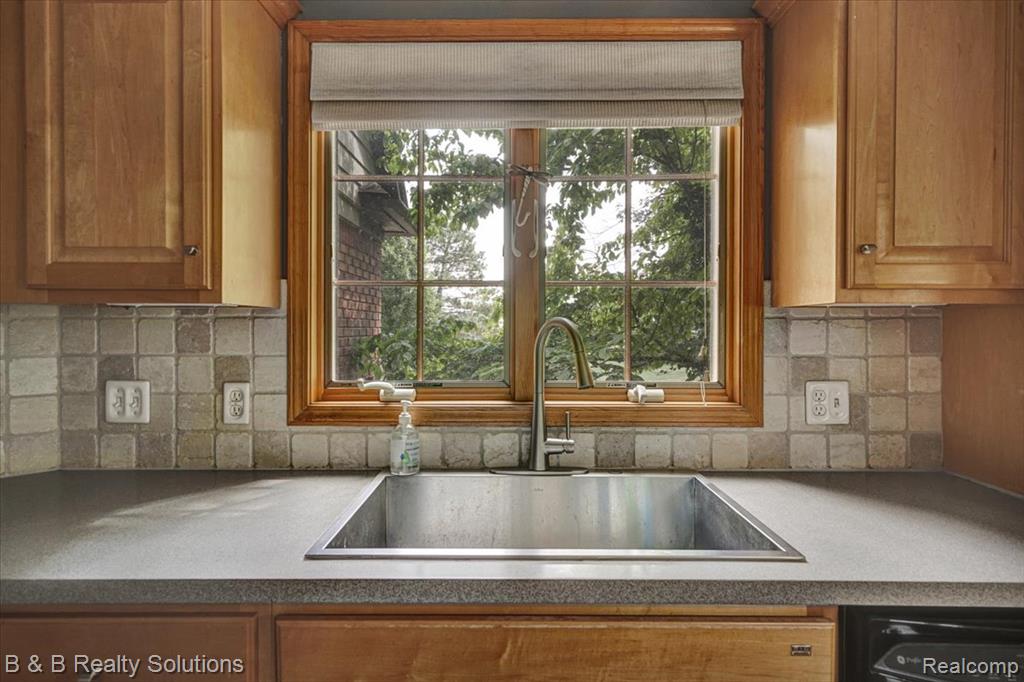 111 Amy Lynn Court, Metamora, MI 48455 — Photo 17