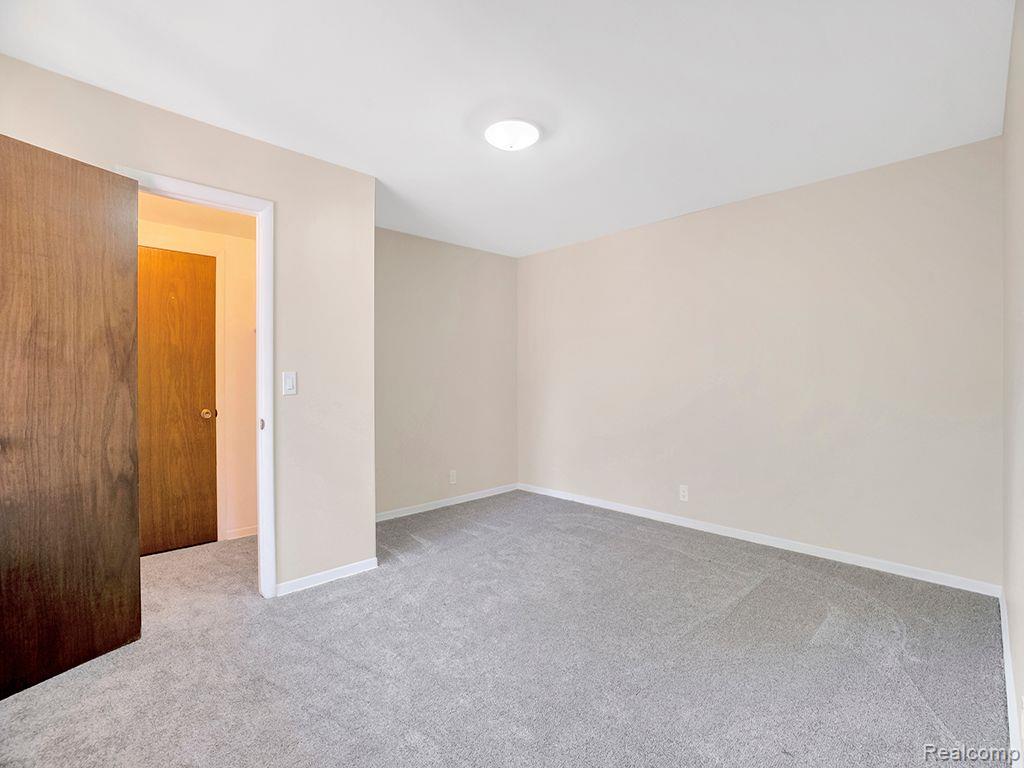 3092 LINDENWOOD Drive, Dearborn, MI 48120 — Photo 23