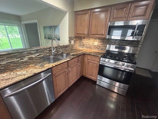 1212 HAMPSHIRE Drive, Canton, MI 48188 — Photo 11
