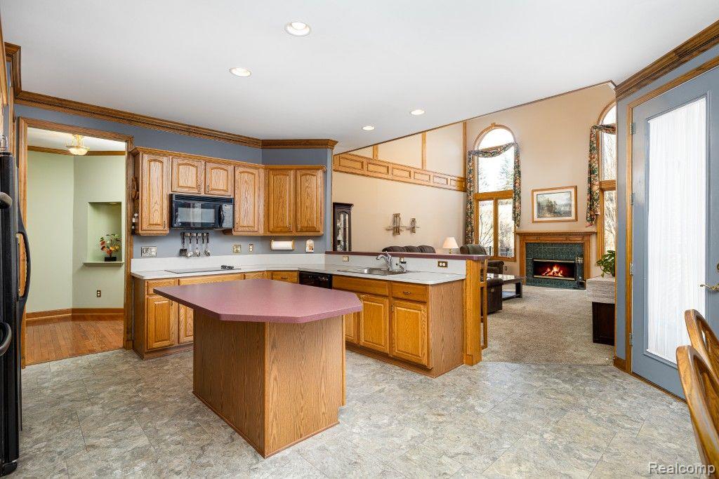 50988 W HILLS Drive, Plymouth, MI 48170 — Photo 10