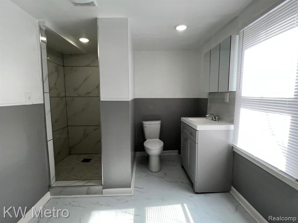 8121 Cloverdale Avenue, Ferndale, MI 48220 — Photo 16