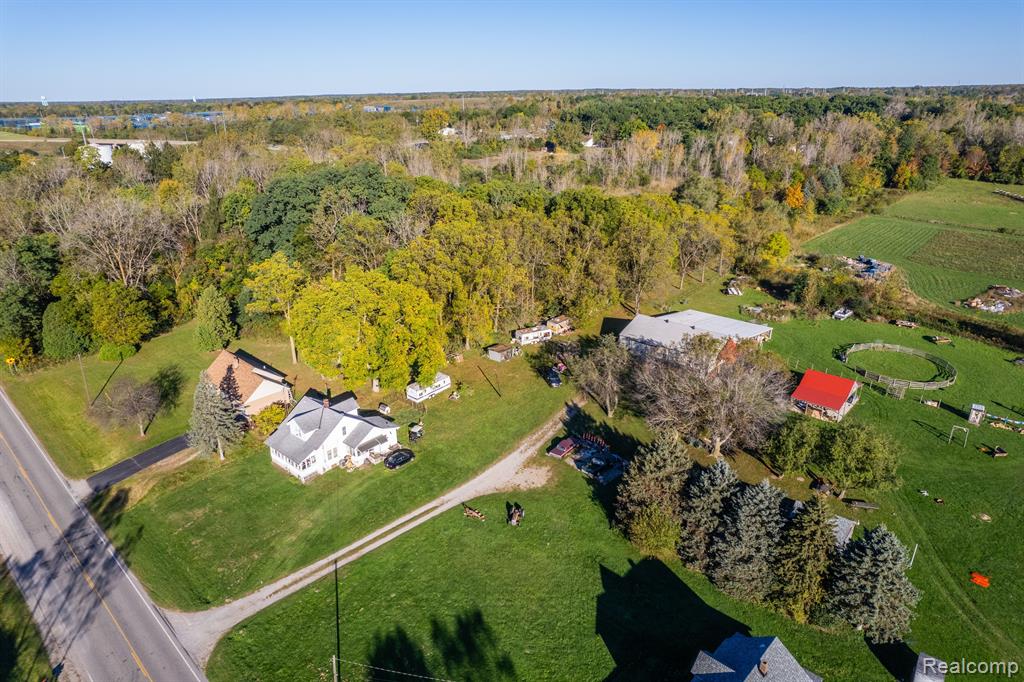 2135 E COLDWATER Road, Flint, MI 48505 — Photo 3