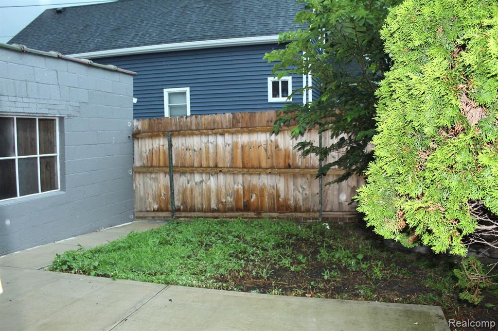 9836 Dequindre Street, Hamtramck, MI 48212 — Photo 23