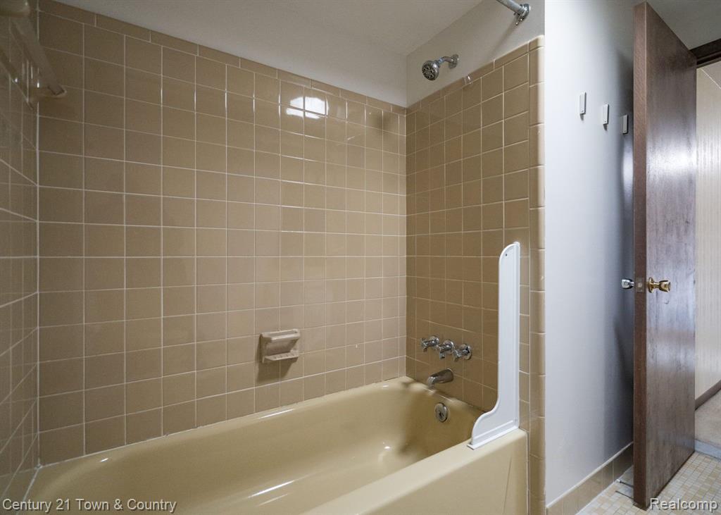 16436 OLD BEDFORD Road, Northville, MI 48168 — Photo 30