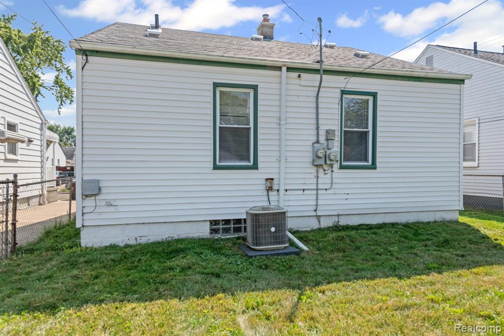 582 Mill Street, Lincoln Park, MI 48146 — Photo 15