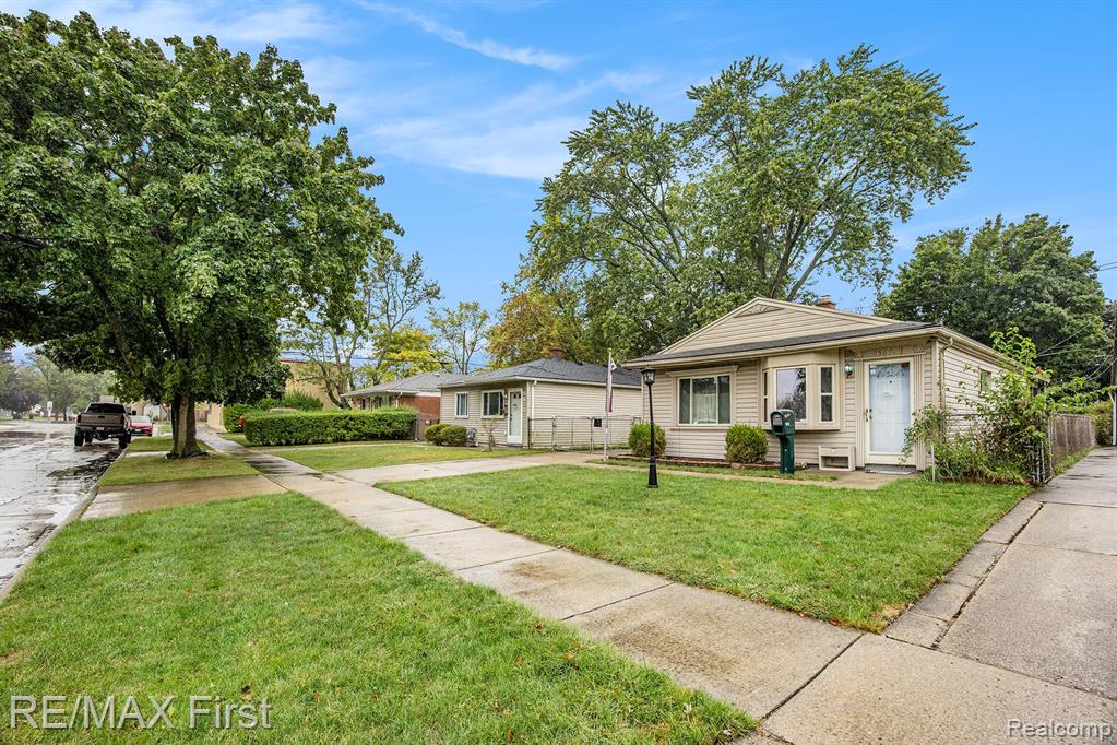 5670 WILLIAMS Street, Dearborn Heights, MI 48125 — Photo 2