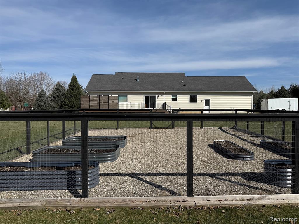 7975 COLLEEN Drive, Fowlerville, MI 48836 — Photo 8