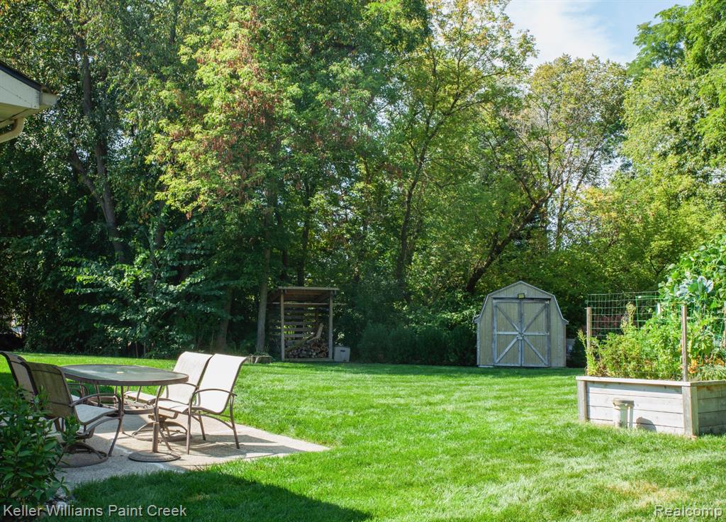 8911 Tartan Drive Drive, Clarkston, MI 48348 — Photo 23