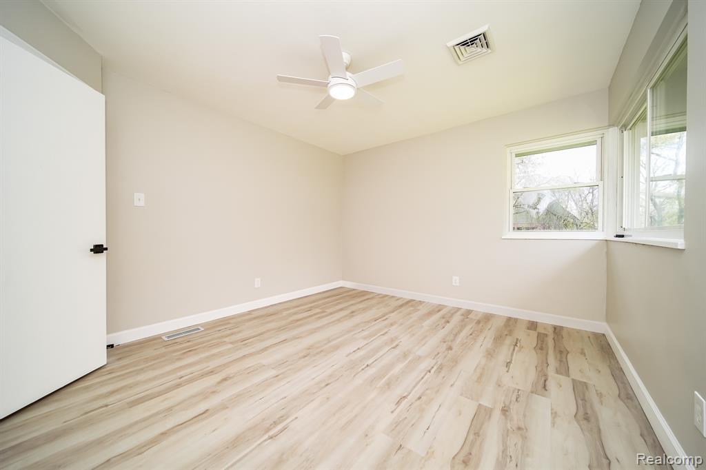 19041 Bungalow Drive, Lathrup Village, MI 48076 — Photo 74