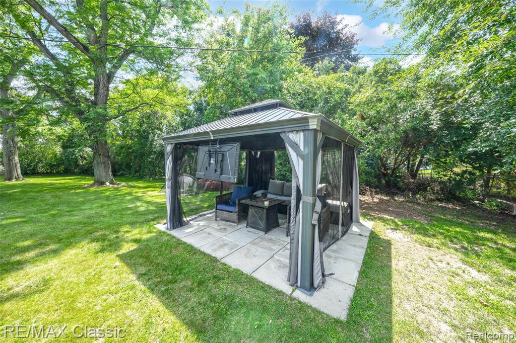 6638 Woodbank Drive, Bloomfield Hills, MI 48301 — Photo 29