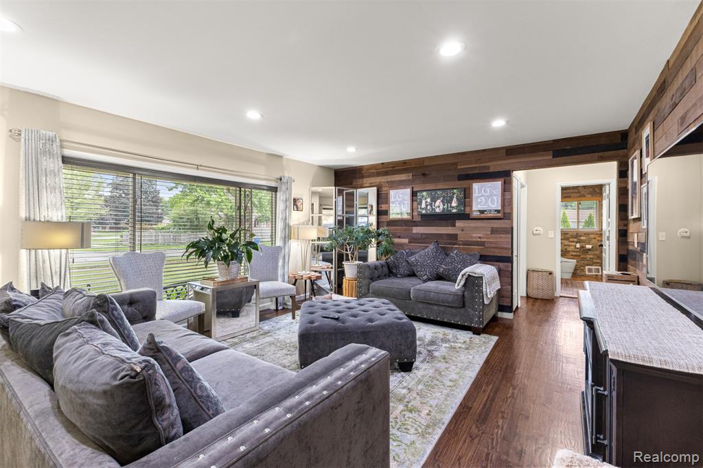 8570 Rockland Street, Dearborn Heights, MI 48127 — Photo 4