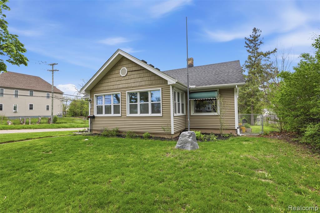 237 S Chocolay Avenue, Commerce Twp, MI — Photo 41