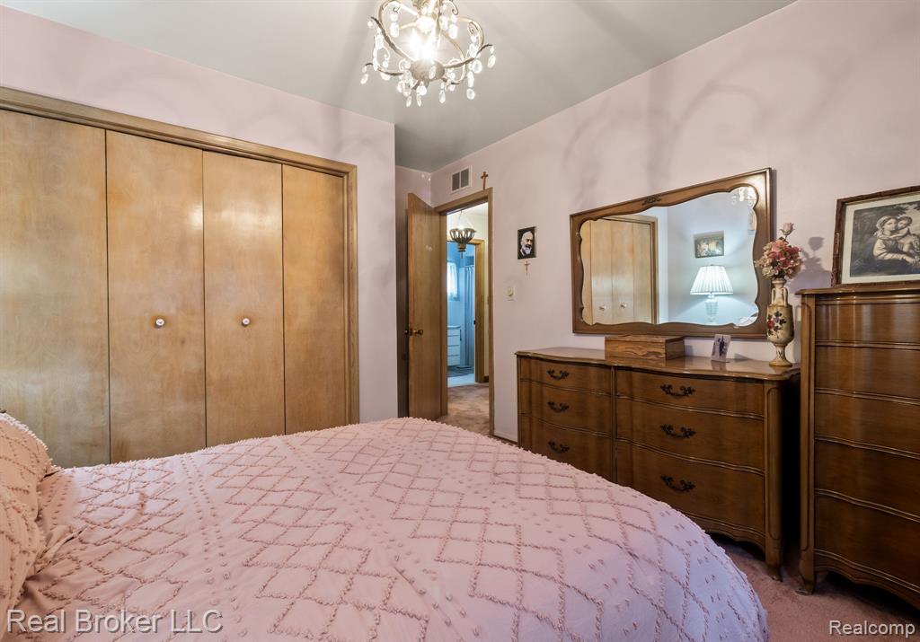 6110 WHITEFIELD Street, Dearborn Heights, MI 48127 — Photo 13