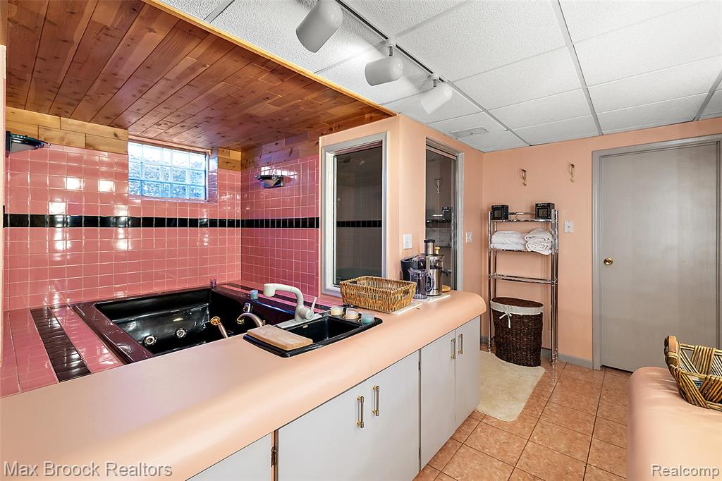 1319 Charrington Road, Bloomfield Hills, MI 48301 — Photo 31