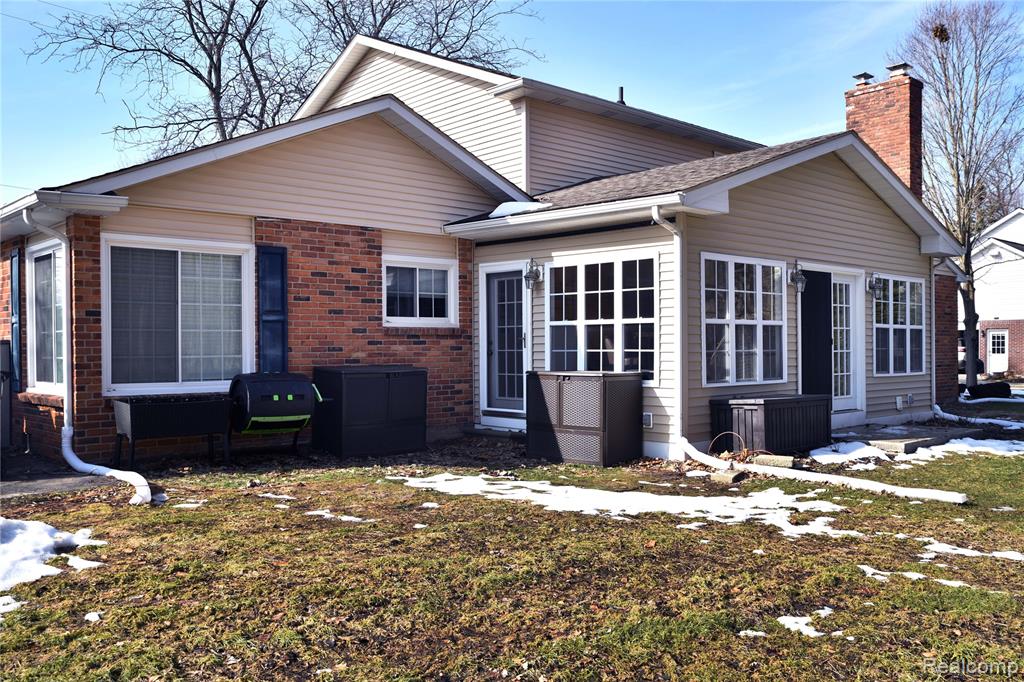 9693 BURNING TREE Drive, Grand Blanc, MI 48439 — Photo 56