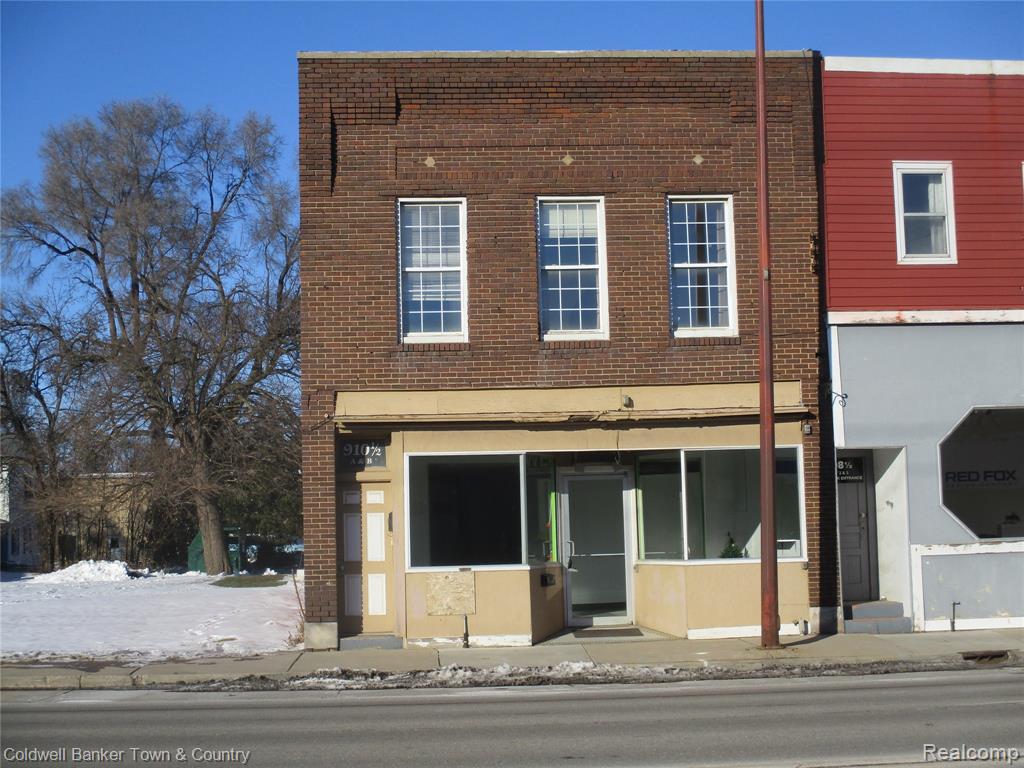 910 W Main Street, Owosso, MI 48867 — front exterior