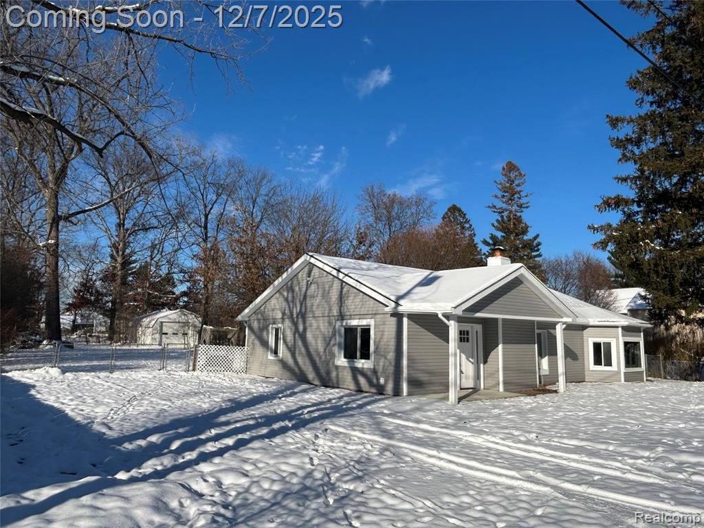 2488 Willow Beach Street, Keego Harbor, MI 48320 — Photo 2
