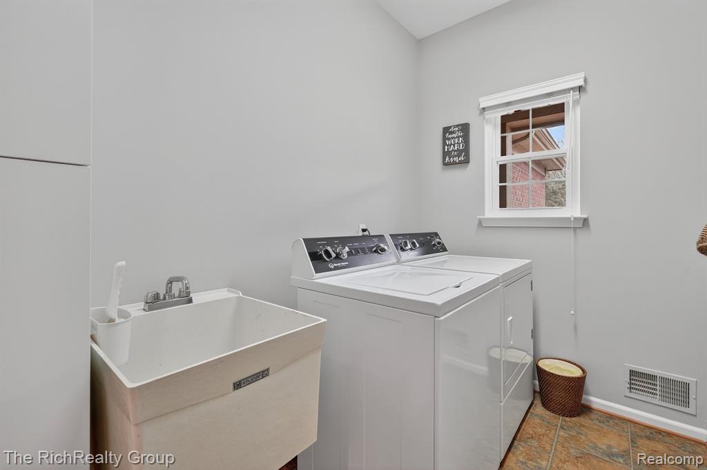 2227 Pine Bluffs Court, Highland, MI — Photo 20