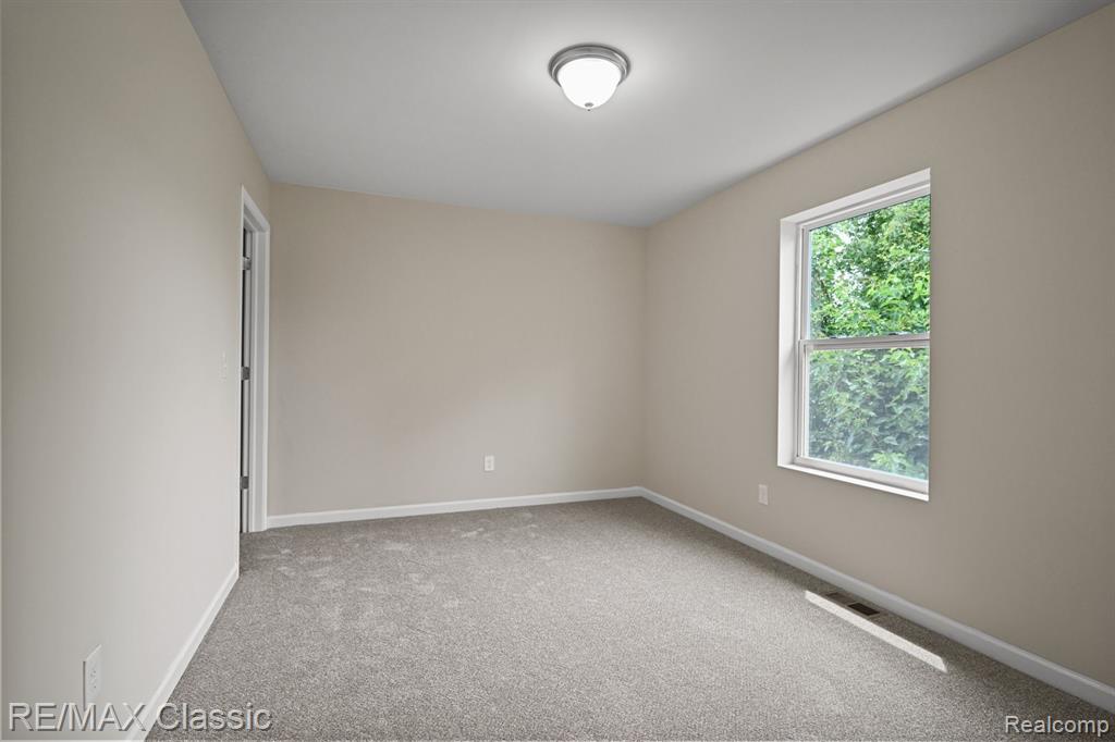 7038 WELLINGTON Lane, Ypsilanti, MI 48197 — Photo 20