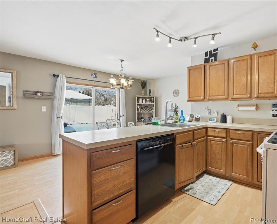 750 SOUTHAMPTON Court, Auburn Hills, MI 48326 — Photo 13