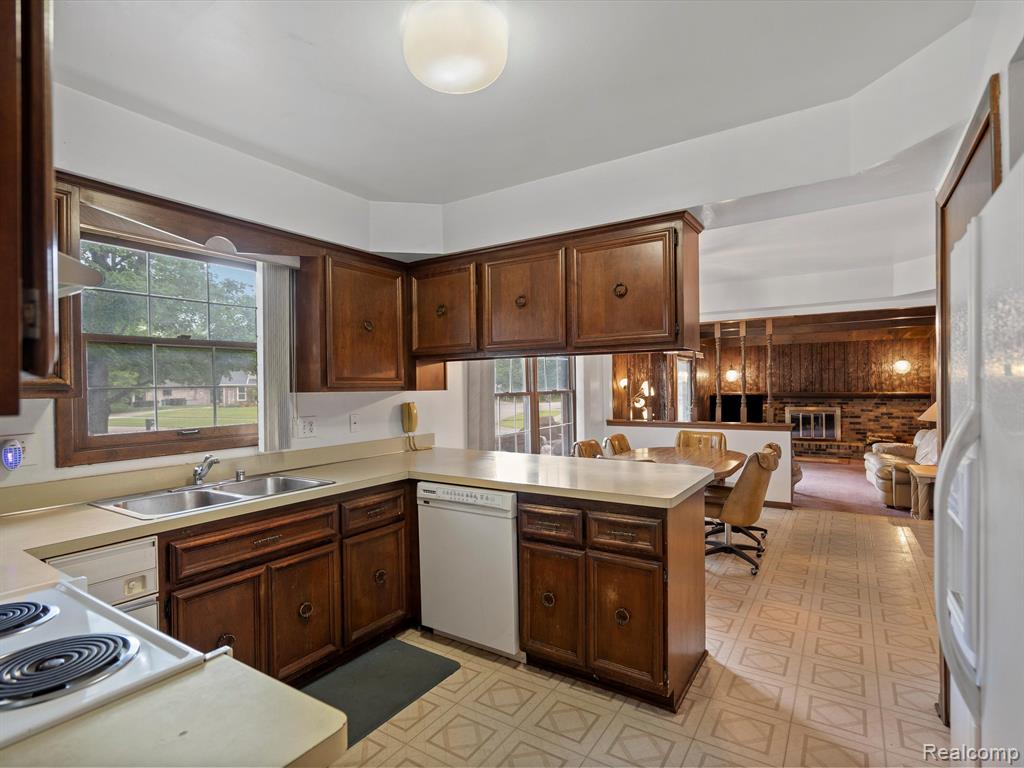 47202 WARWICK, Shelby Twp, MI 48315 — Photo 14