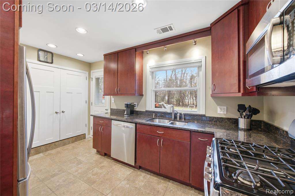 16145 Madoline Street, Beverly Hills, MI 48025 — Photo 8
