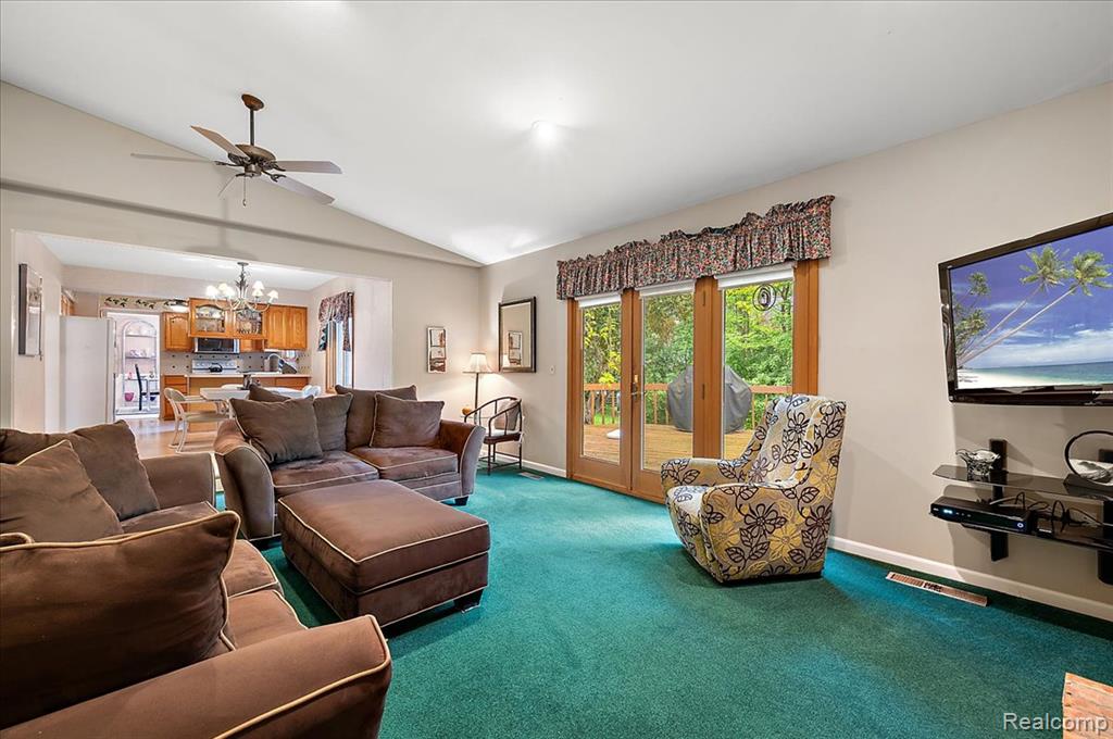 6153 Kiev Street, West Bloomfield, MI 48324 — Photo 18