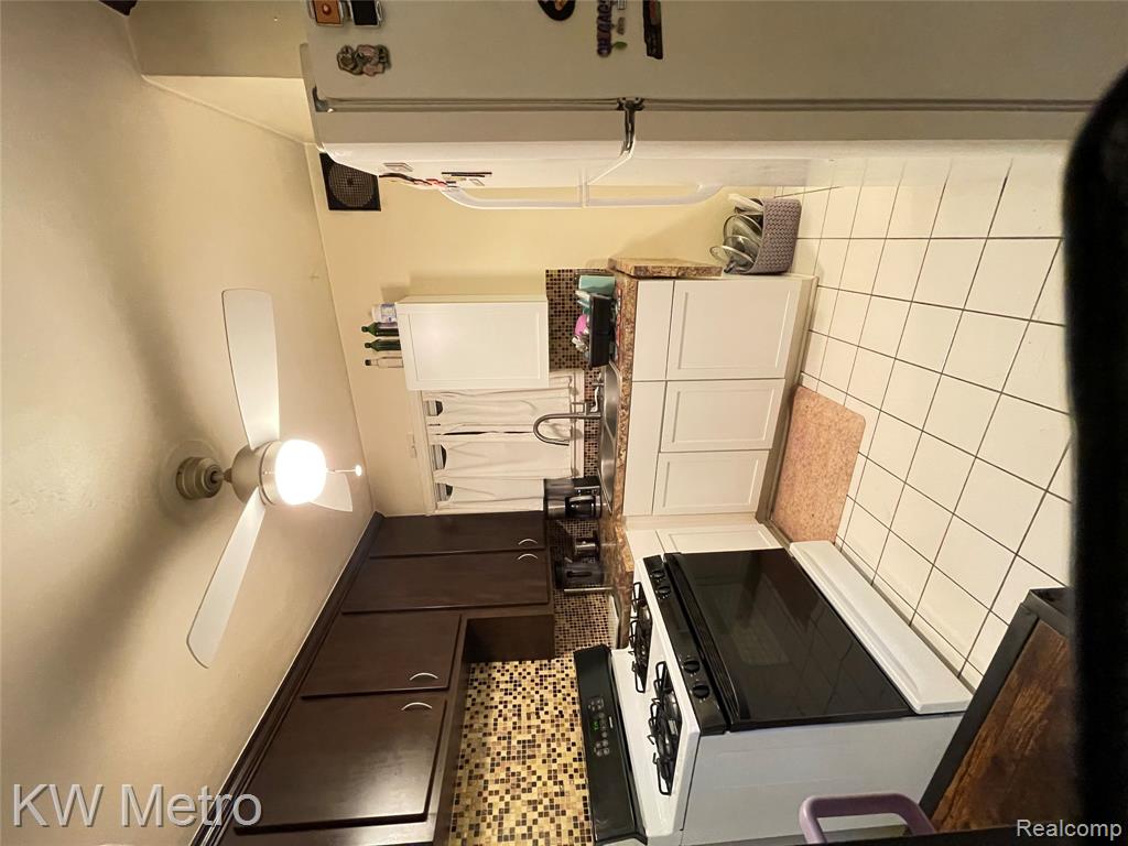 9979 Berwyn, Redford, MI 48239 — Photo 7