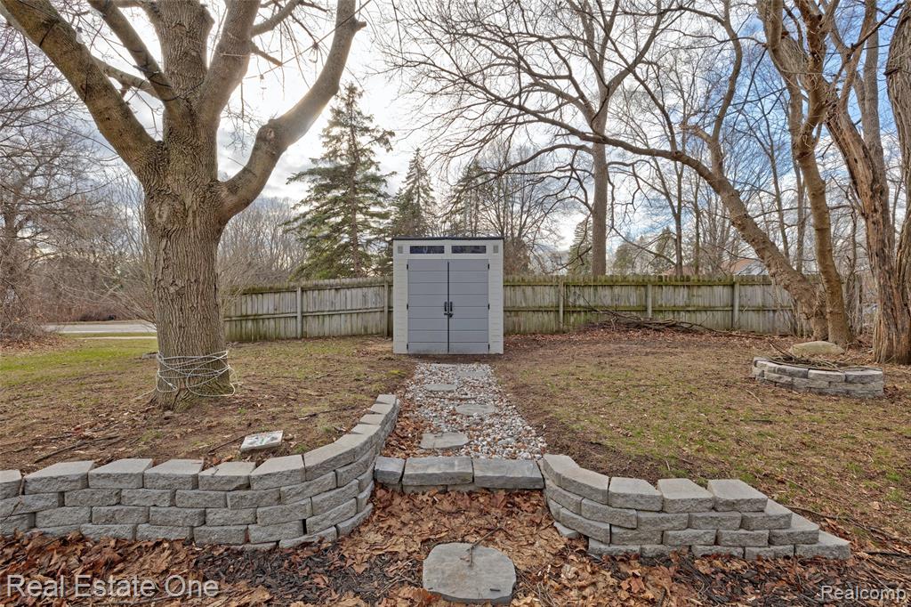 6923 Tangle Wood, Waterford, MI 48327 — Photo 43