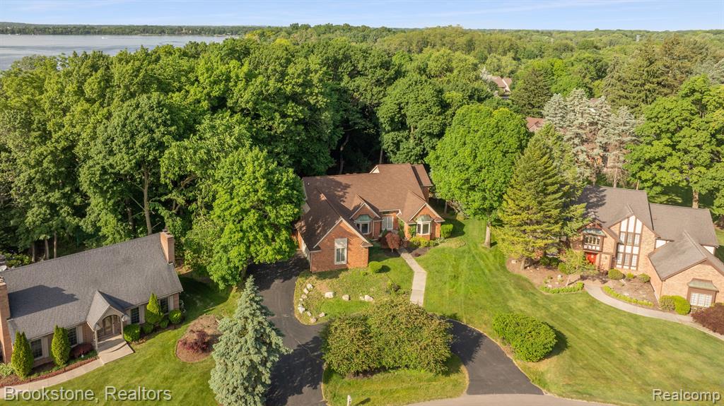 4237 WOODLANDS Lane, Orchard Lake Village, MI 48323 — Photo 51