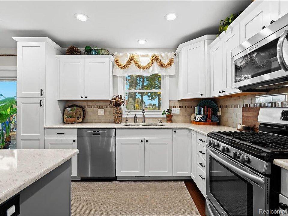3386 Horrell Court, Fenton, MI 48430 — Photo 6