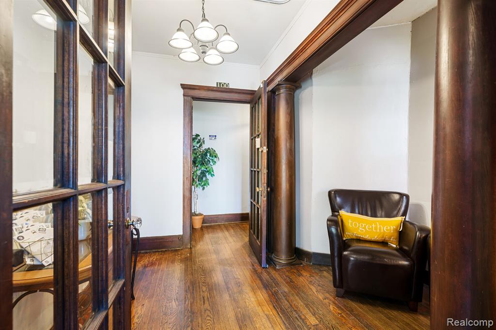 100 Chandler Street, Detroit, MI 48202 — Photo 10