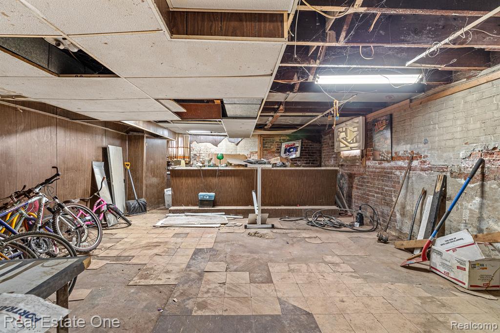 1821 HELEN Street, Detroit, MI 48207 — Photo 17