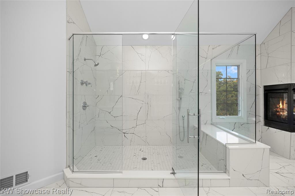 5512 Essex Court, West Bloomfield, MI — Photo 62