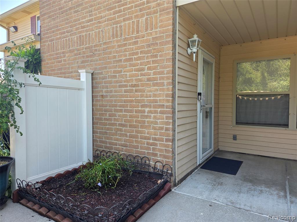 61145 Greenwood Drive, South Lyon, MI 48178 — Photo 3