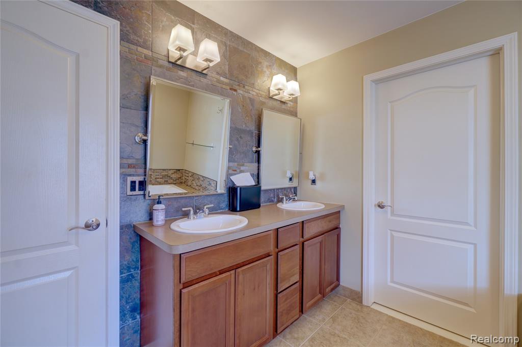 8599 Hummingbird, Commerce Twp, MI 48382 — Photo 19