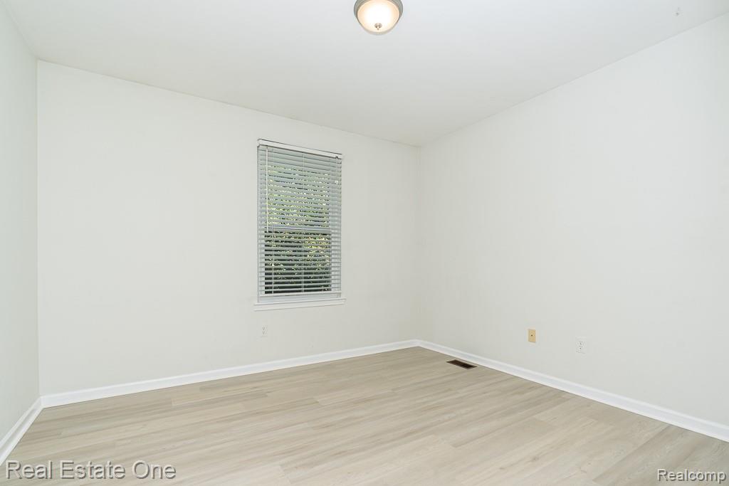 619 Whitney Drive, Rochester Hills, MI 48307 — Photo 35