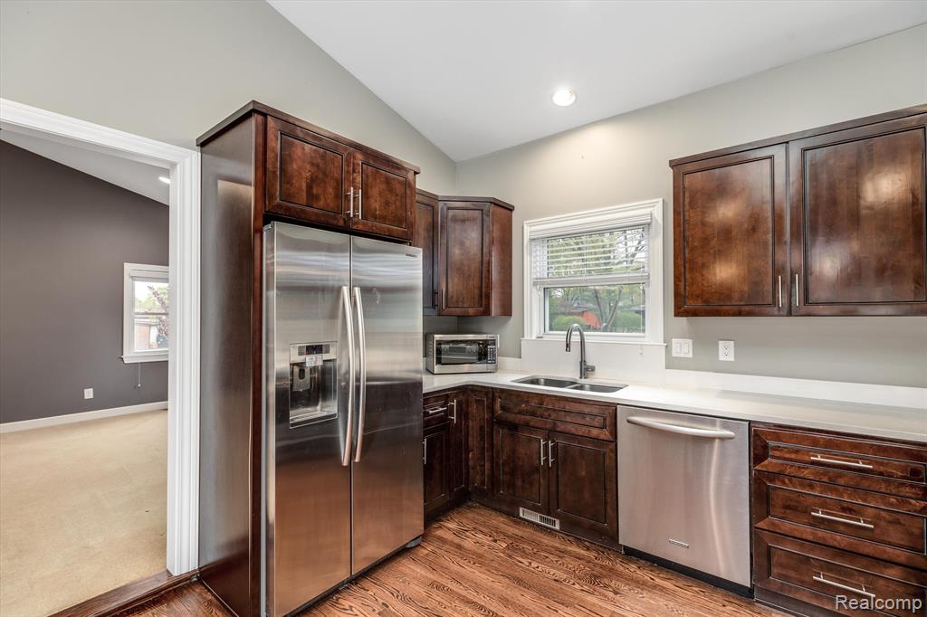 854 Brooklawn Drive, Troy, MI 48084 — Photo 12