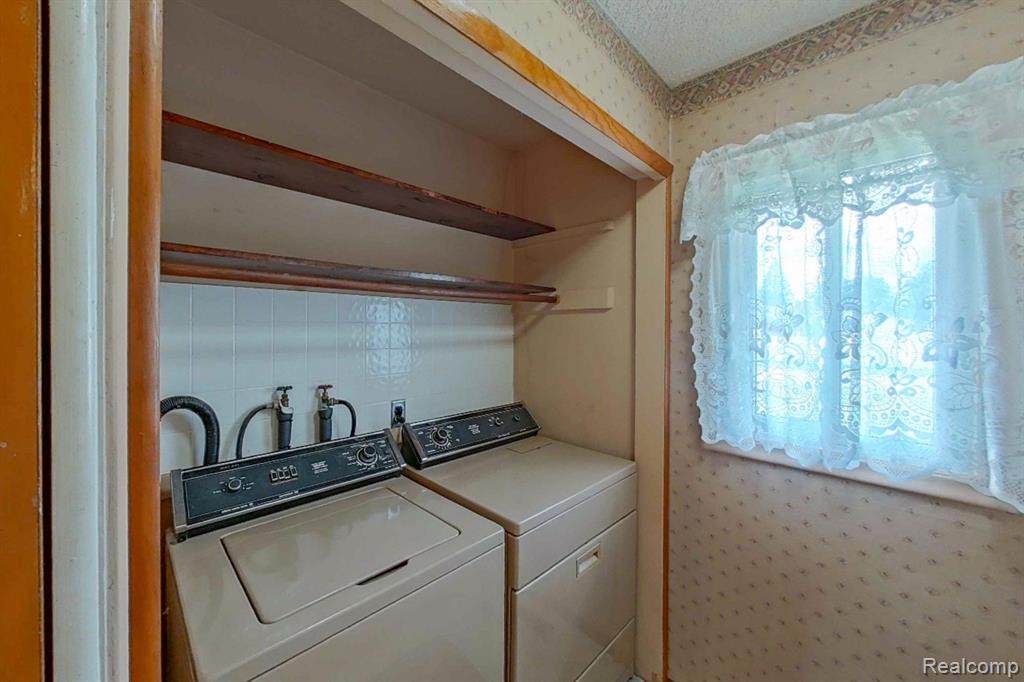 4395 OLD CARRIAGE Road, Flint, MI 48507 — Photo 19