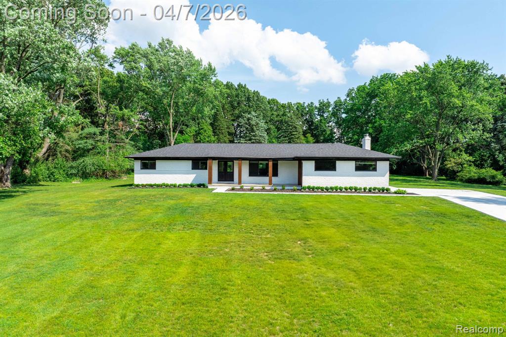 6284 Malvern Drive, Troy, MI 48098 — front exterior