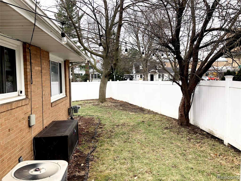 638 Maxine Street, Flint, MI 48503 — Photo 5