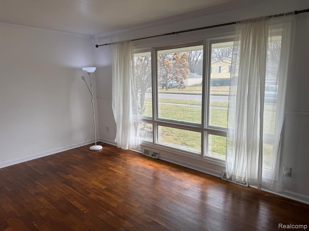 5520 Litchfield Drive, Flint, MI 48532 — Photo 3