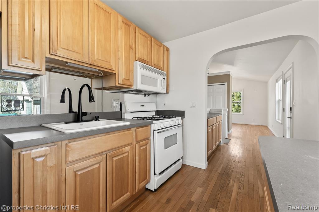 9280 Tanbay Street, Commerce Twp, MI 48382 — Photo 12