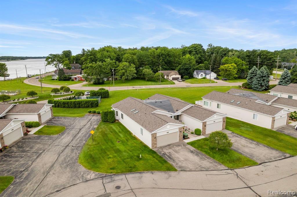 865 CRYSTAL Lane, Marysville, MI 48040 — Photo 6