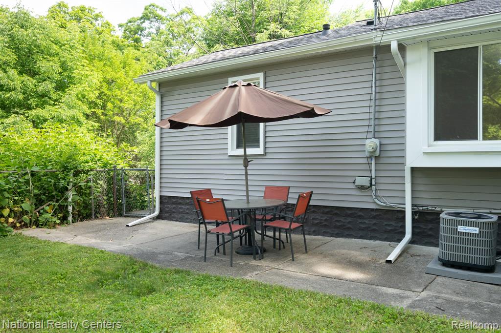 3973 Oak Knoll Road, Waterford, MI 48328 — Photo 23